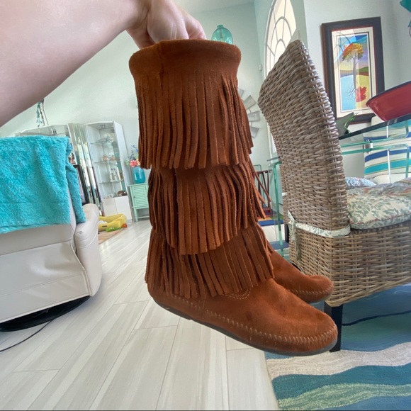 Minnetonka Moccasin Boots - Picture 2 of 7